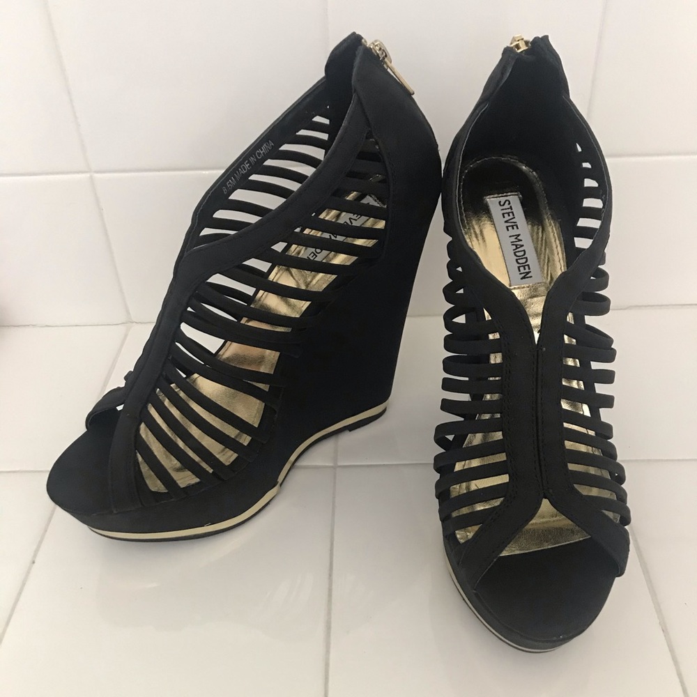 Steve Madden Wresse wedges in black